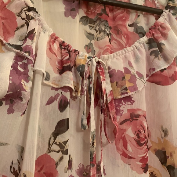 Floral Blouse - DYNAMITE - Picture 2 of 4